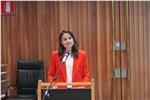 Hat heute im Plenum des Landtages ihren Tätigkeitsbericht 2024 vorgestellt: Kinder- und Jugendanwältin Daniela Höller (Quelle: Südtiroler Landtag/Werth)